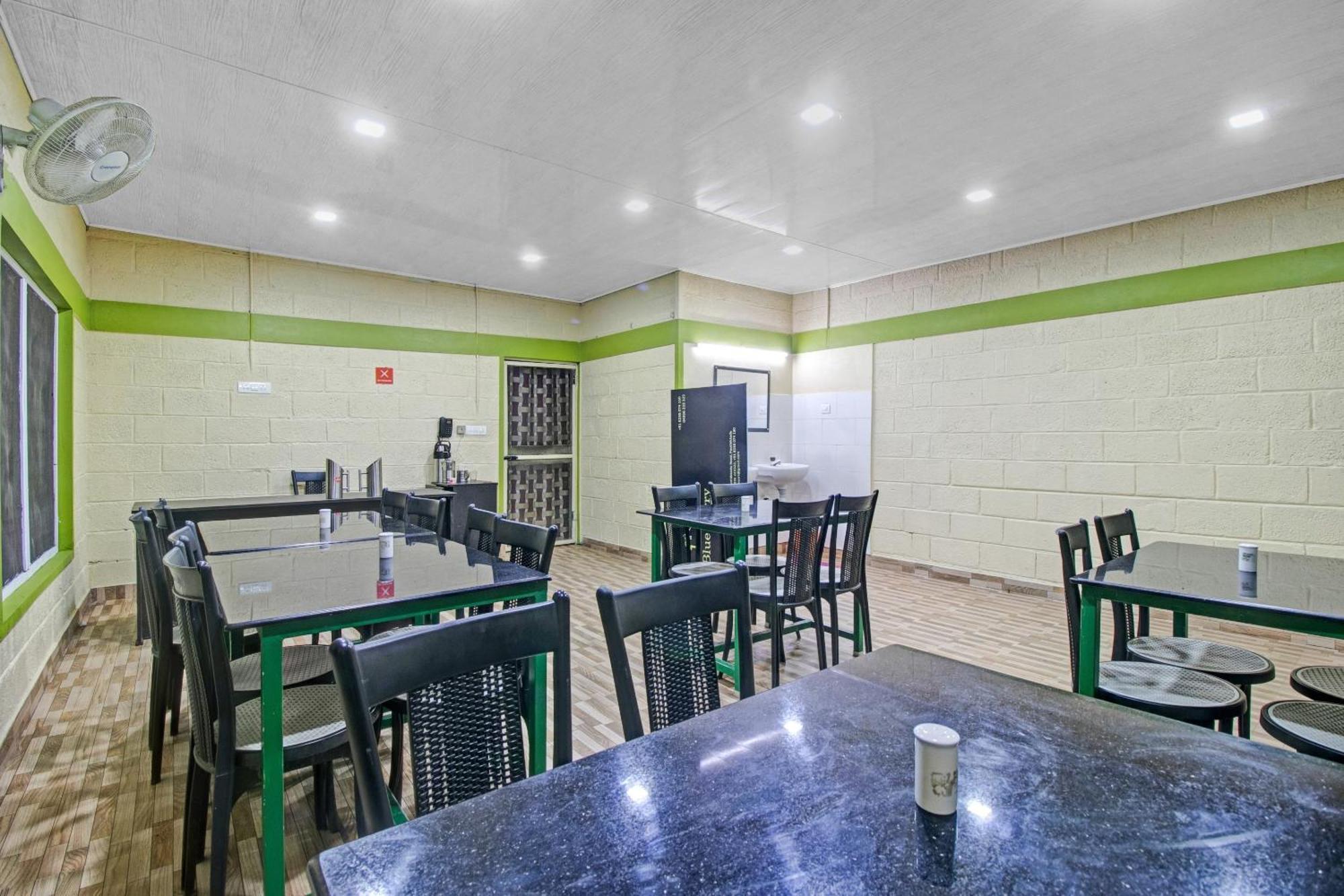Super Capital O Pop Tavern Kazhakkottam Vettutura Εξωτερικό φωτογραφία